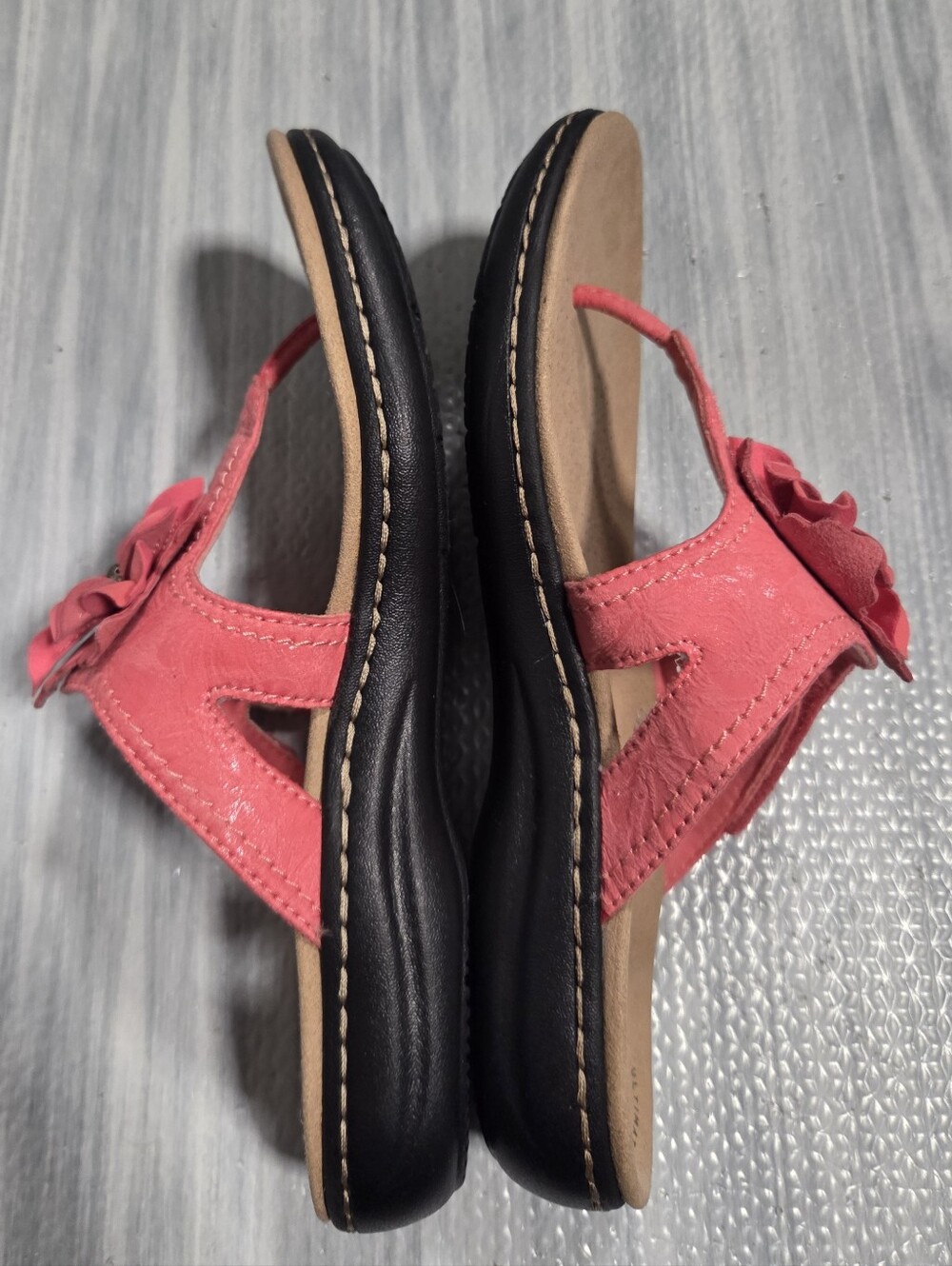 NWOT Clarks Coral Pink Flower Laurieann Gema Thong Sandals Size 6 - Picture 5 of 9